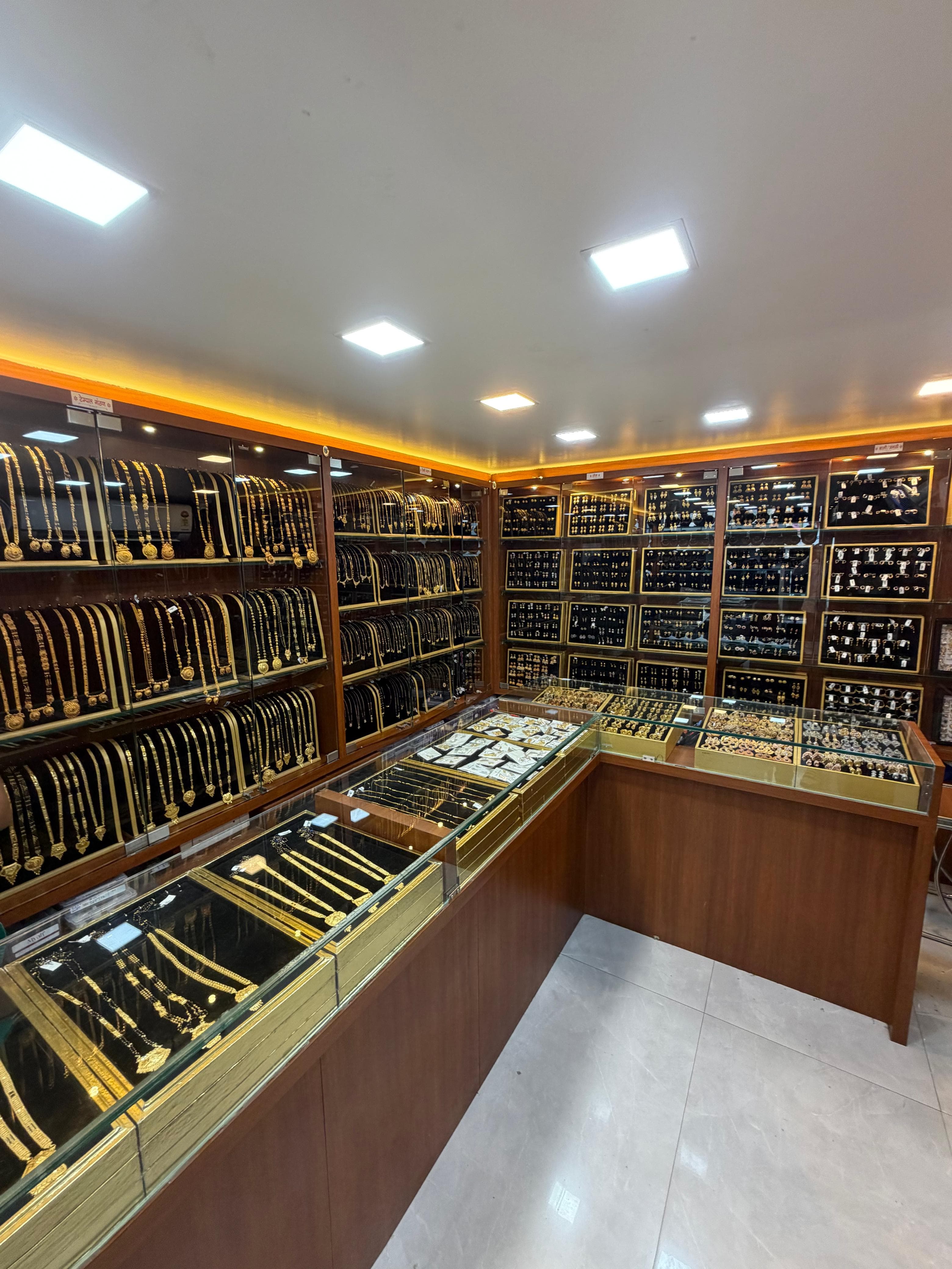 Store located in Shweta One Gram Gold, Satara